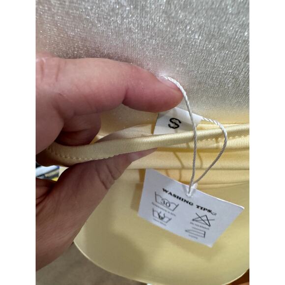 NWT Women's Yellow Cold Shoulder Bodycon Blouse Top Small - Picture 11 of 11